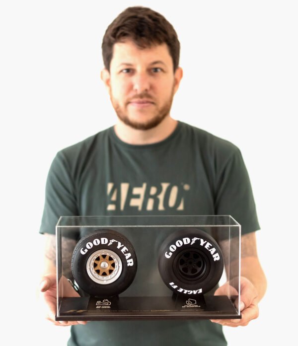 KIT SENNA GD 02 Kit F1 Especial Edição Senna Com Expositor em Acrílico 32cm