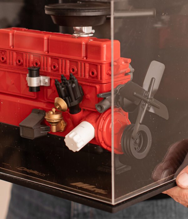 OPALA MOTOR 04 Miniatura Motor 250S Opala Escala 1:3 Com Base e Número de Série Único