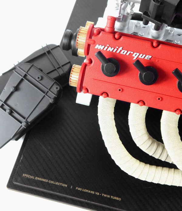 Miniatura Motor Biturbo Minitorque F40LM Escala 1:3