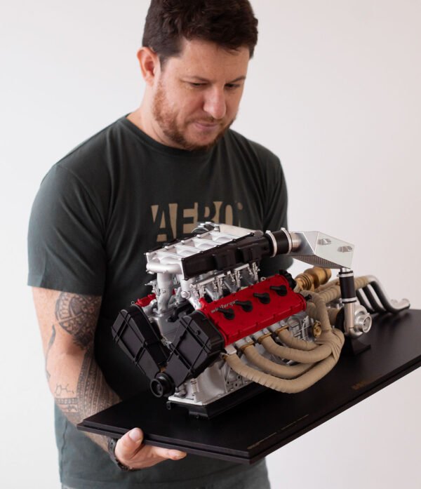 Miniatura Motor Biturbo Minitorque F40LM Escala 1:3