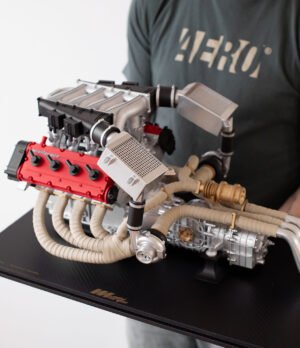 Miniatura Motor Biturbo Minitorque F40LM Escala 1:3