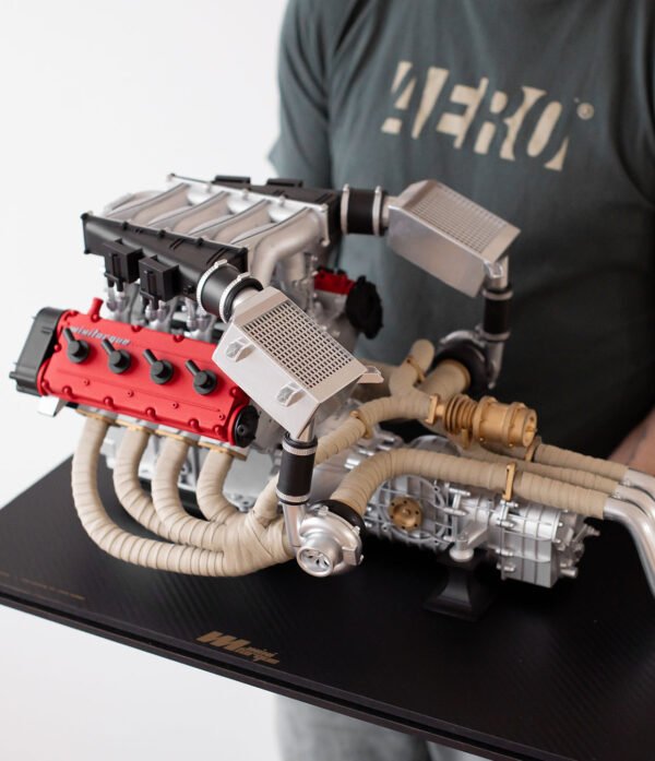 Miniatura Motor Biturbo Minitorque F40LM Escala 1:3