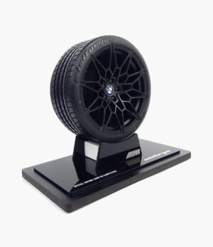 Miniatura Roda BMW M3 Minitorque Com Pneu 10cm E Expositor Acrílico