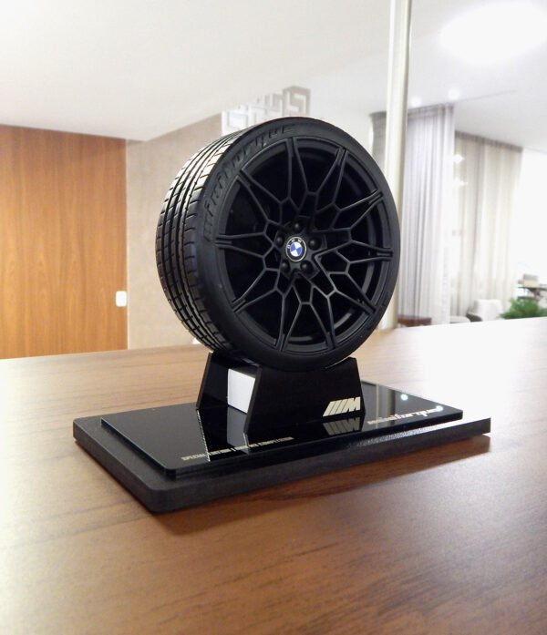RODA BMW M03 08 Miniatura Roda BMW M3 Minitorque Com Pneu 10cm E Expositor Acrílico