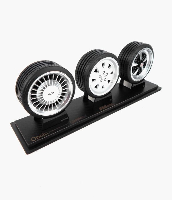 Miniatura Rodas Opala Kit  Três Peças Minitorque Com Pneu 10cm e Expositor Acrílico