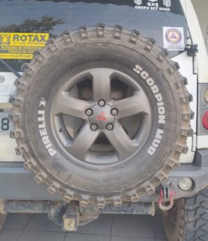 Miniatura Roda Off-Road Mitsubishi TR4 Minitorque  Com Pneu 10cm