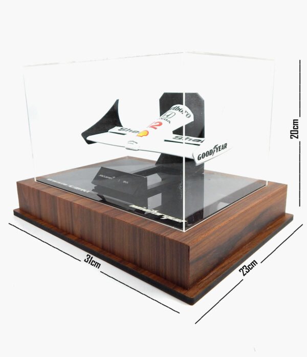 FRONT SENNA AMADEIRADA 04 medidas Miniatura FrontWing F1 MP4/4 Com Expositor Acrílico 26cm de Comprimento