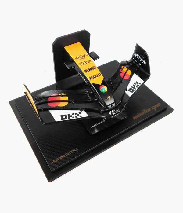 Miniatura FrontWing F1 MCL39 Com Expositor Acrílico 26cm de Comprimento