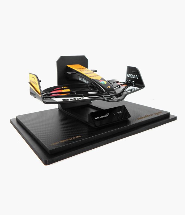 Miniatura FrontWing F1 MCL39 Com Expositor Acrílico 26cm de Comprimento