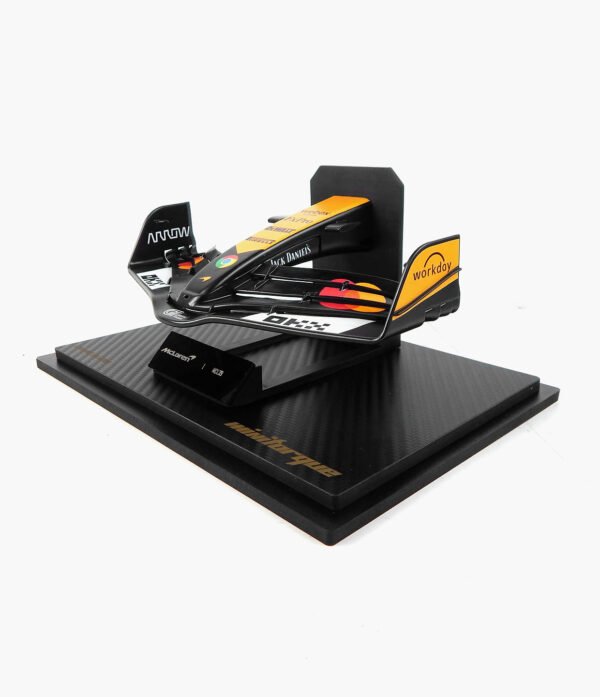 Miniatura FrontWing F1 MCL39 Com Expositor Acrílico 26cm de Comprimento