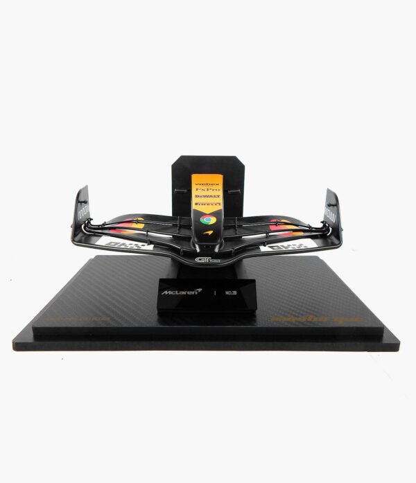 Miniatura FrontWing F1 MCL39 Com Expositor Acrílico 26cm de Comprimento