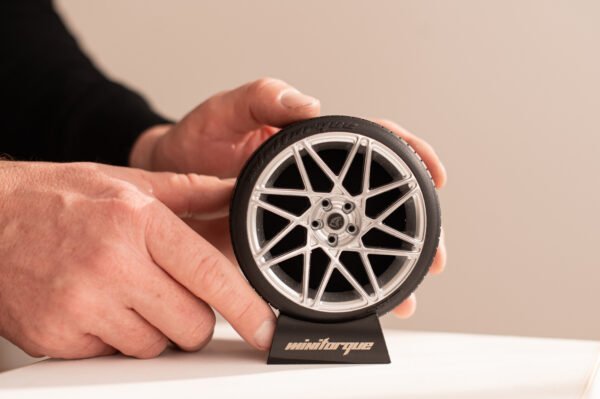 Miniatura Roda BRW 2080 Targa Minitorque Com Pneu 10cm