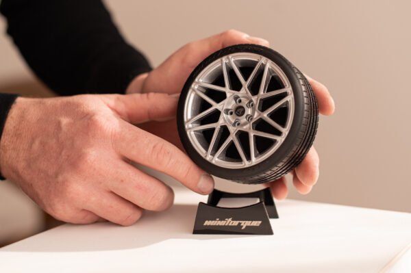 Miniatura Roda BRW 2080 Targa Minitorque Com Pneu 10cm