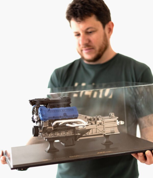 BOSS 150 C CAMBIO 03 Motor Boss 302 Mustang Escala 1:5 Com Transmissão e Expositor em Acrílico