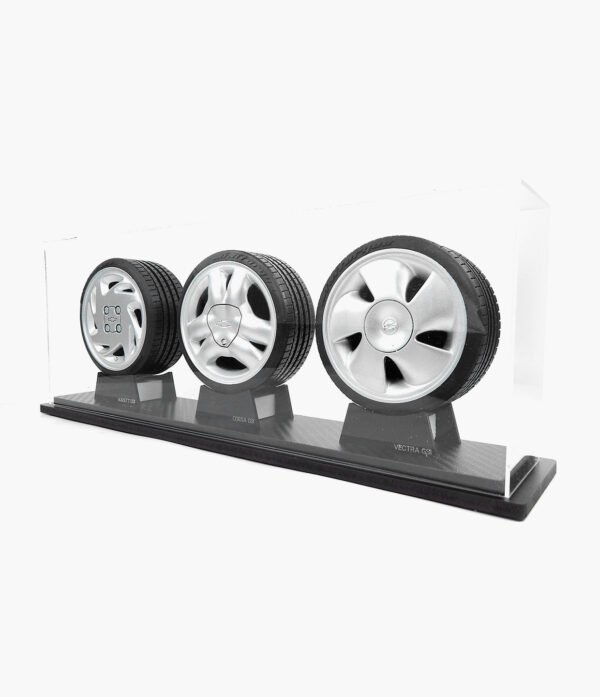 KIT RODAS GSI 02 Miniatura Rodas Série GSI Kit Com Três Peças Minitorque Com Pneu 10cm e Expositor Acrílico