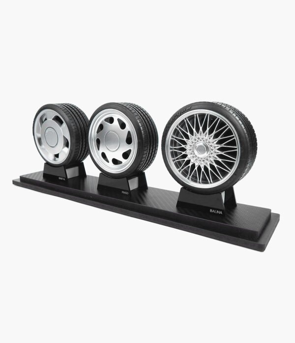ESPECIAL VW 05 Miniatura Rodas Especiais Época Com Três Peças Minitorque Com Pneu 10cm e Expositor Acrílico