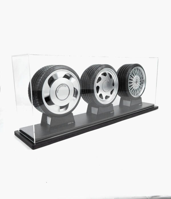 ESPECIAL VW 07 Miniatura Rodas Especiais Época Com Três Peças Minitorque Com Pneu 10cm e Expositor Acrílico