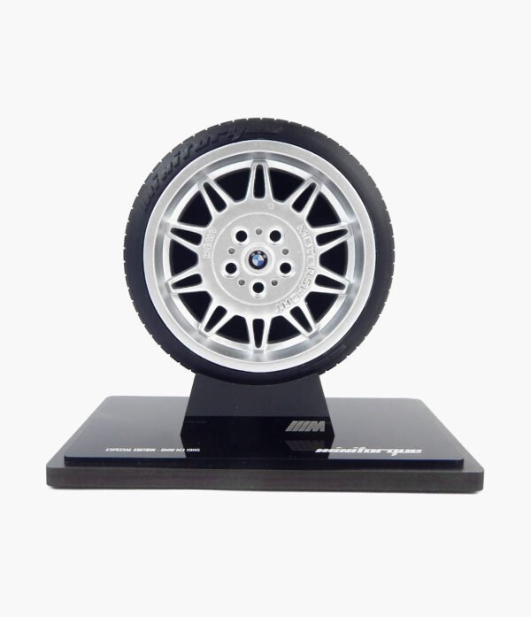 Miniatura Roda BMW M3 1995 DS1 Minitorque Com Pneu 10cm e Expositor Acrílico