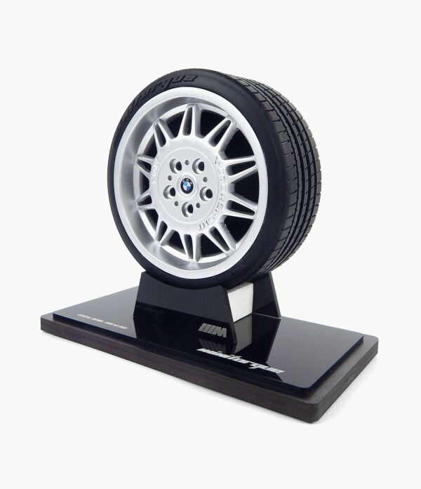 Miniatura Roda BMW M3 1995 DS1 Minitorque Com Pneu 10cm e Expositor Acrílico