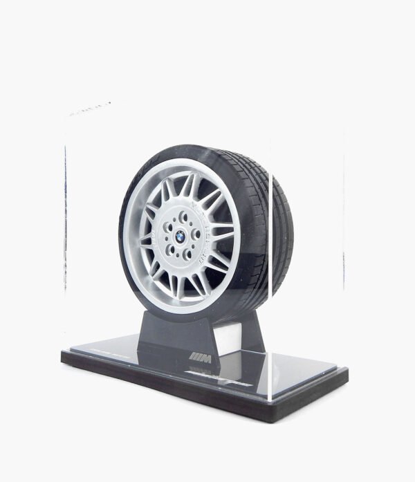 Miniatura Roda BMW M3 1995 DS1 Minitorque Com Pneu 10cm e Expositor Acrílico