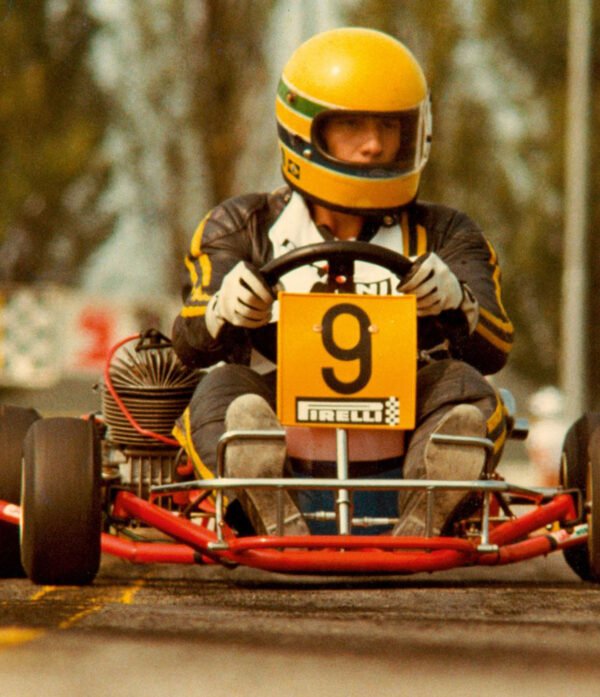 Miniatura Kart DAP nº 9 A.S 1981 Escala 1:8 Com Expositor Acrílico Edição Especial e Numerada